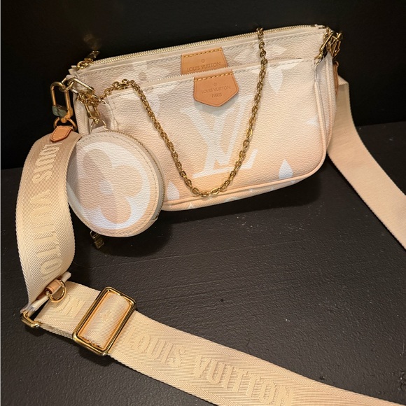 NEW - Louis Vuitton Giant Monogram Canvas By The Pool Multi-Pochette Accessoires - Picture 10 of 12